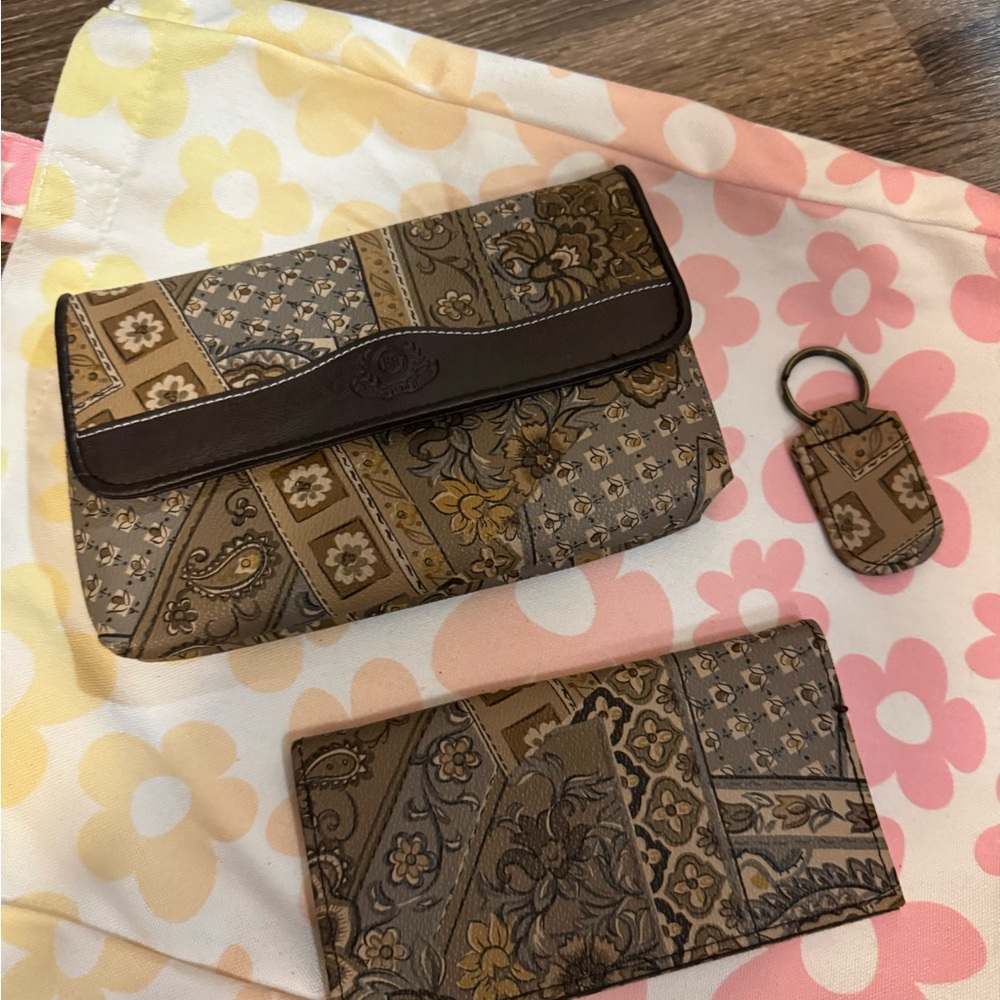 Vintage Huntington Ridge Checkbook Wallet with Logo